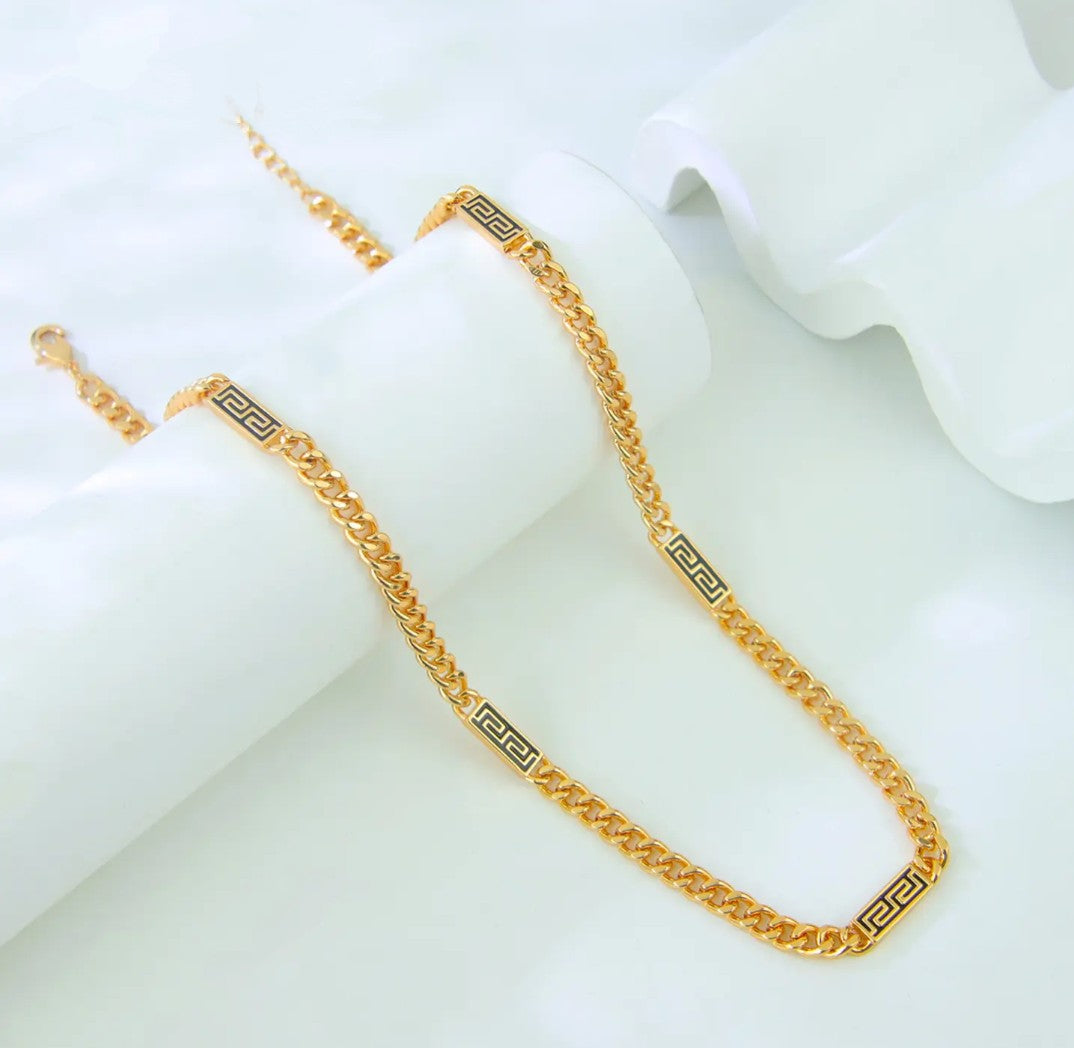 Parure de bijoux en plaqué or de haute qualité.