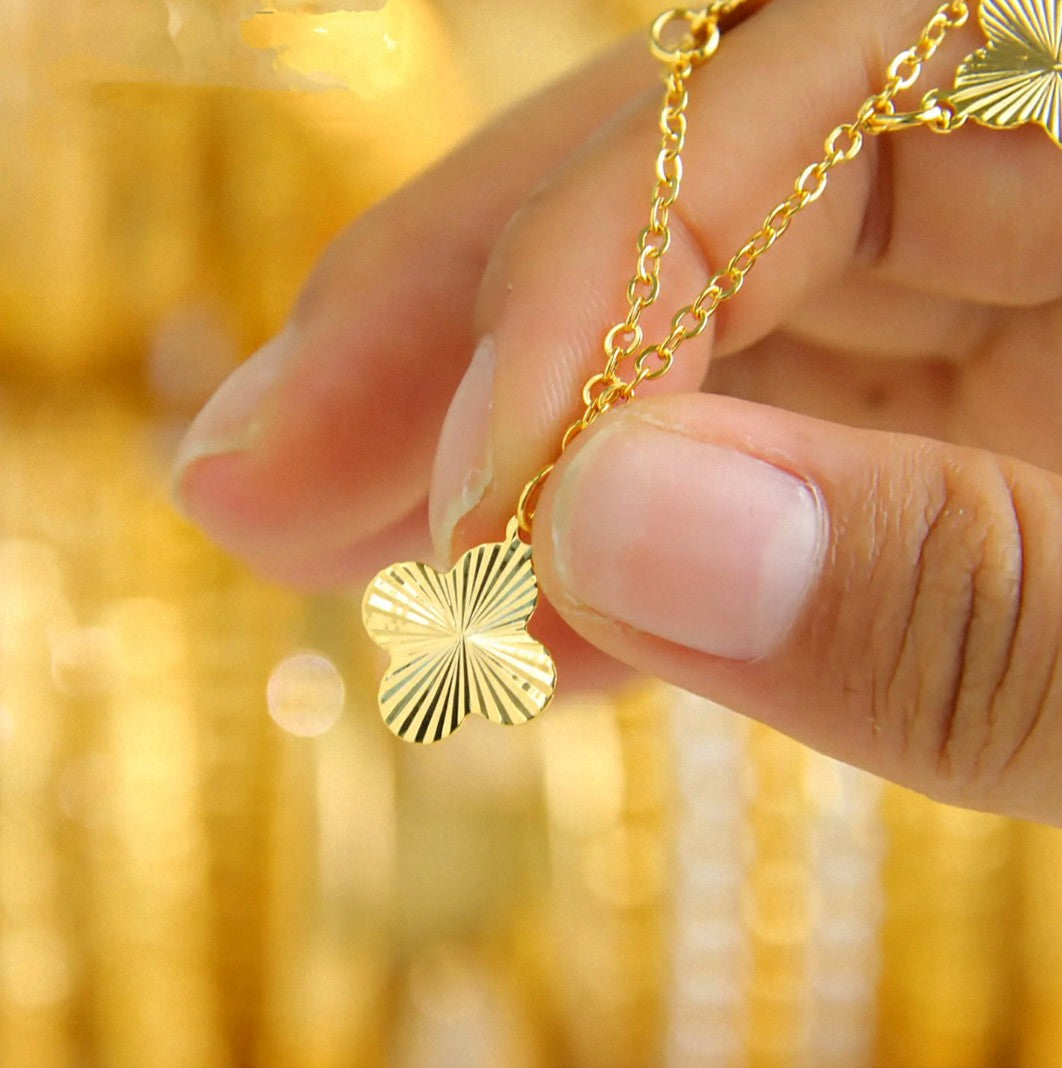 Parure de bijoux de trèfle en plaqué or de haute qualité.