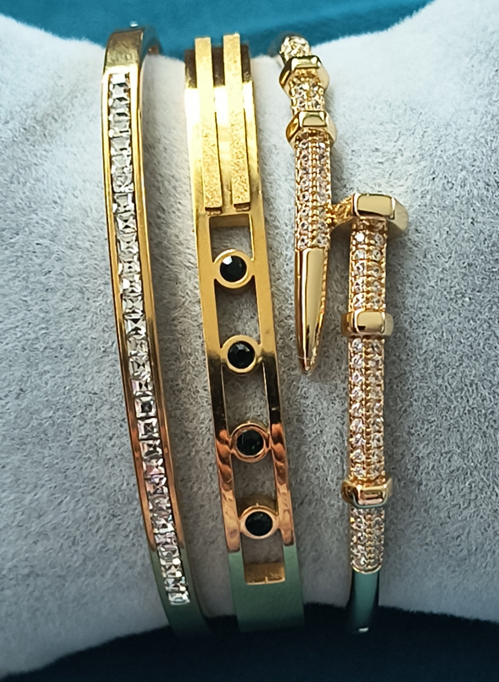 Ensemble de Bracelets Luxueux – en acier inoxydable Plaqué Or 18K & Zircons