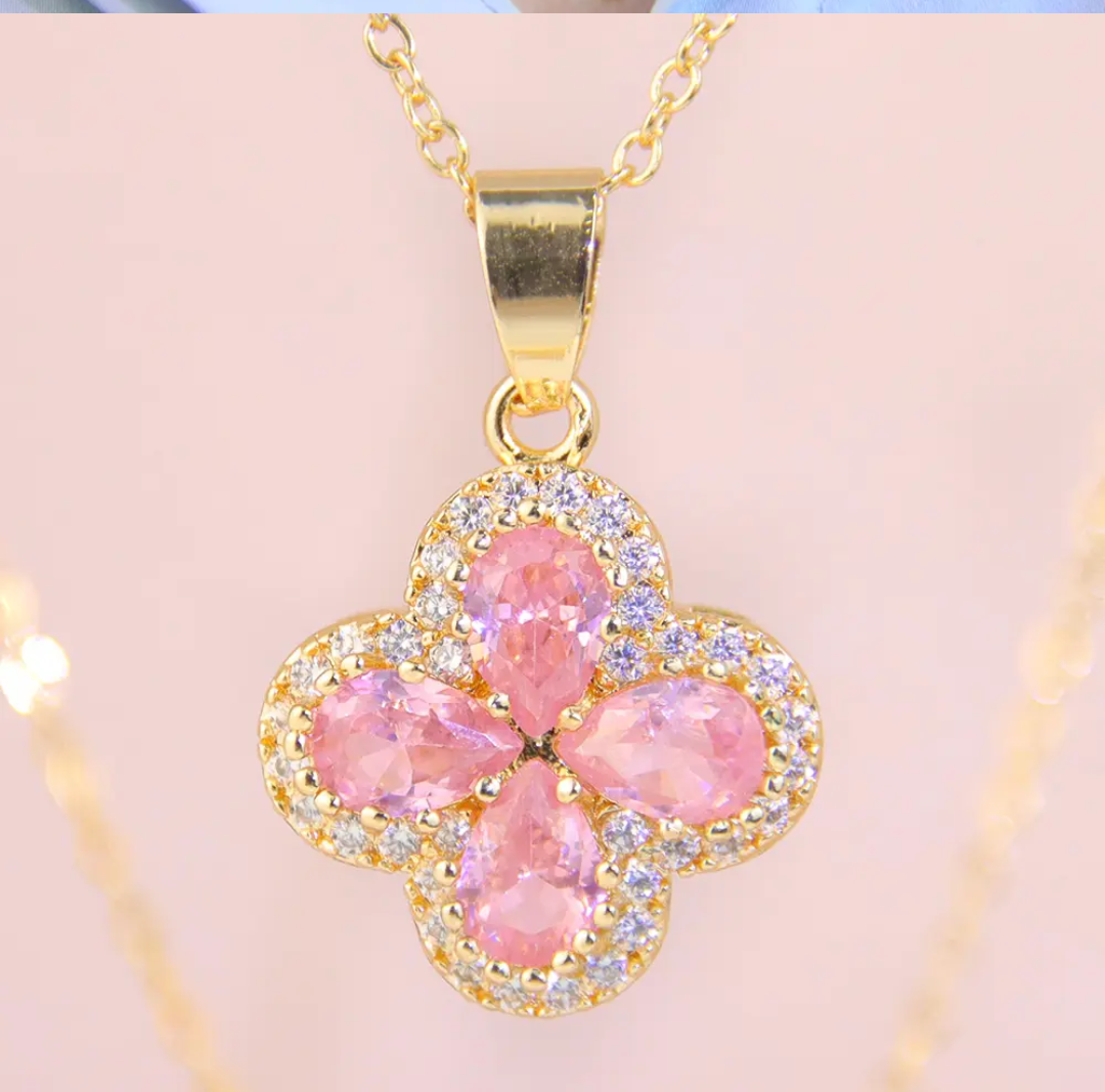 Collier Trèfle en Plaqué Or 14K haute qualité – Élégance et Chance à Porter