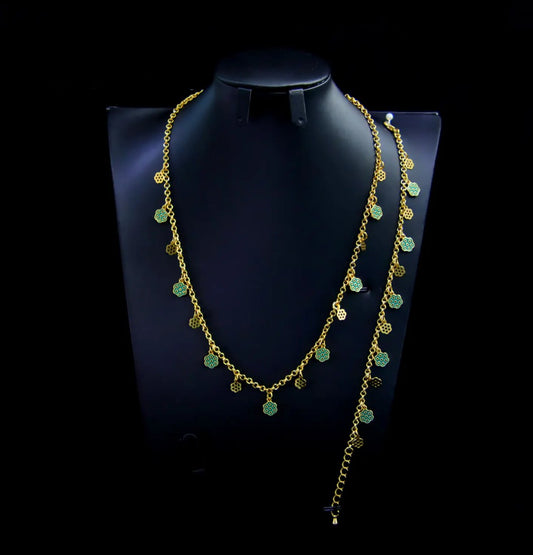 Parure Fleur Émaillée – Collier et Bracelet en Plaqué Or 18K.