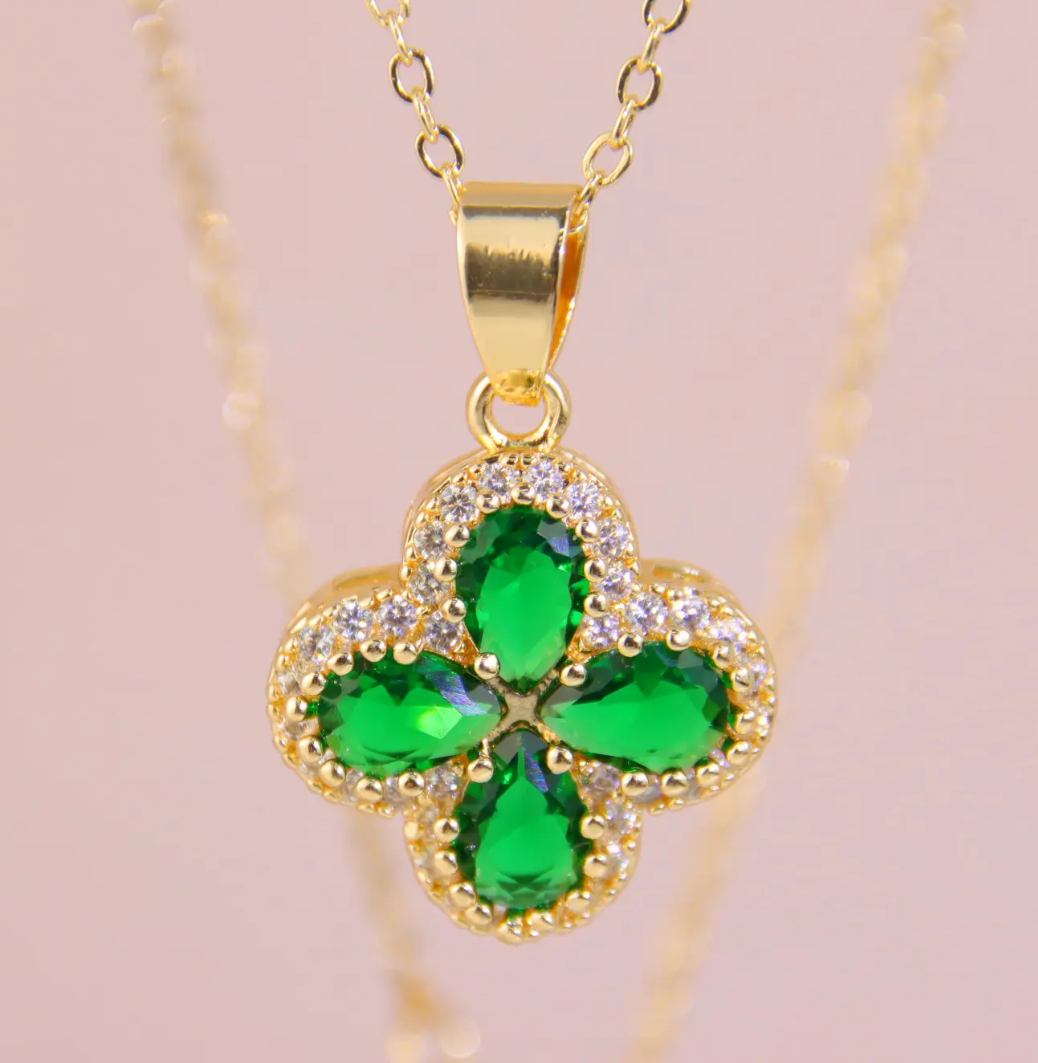 Collier Trèfle en Plaqué Or 14K haute qualité – Élégance et Chance à Porter