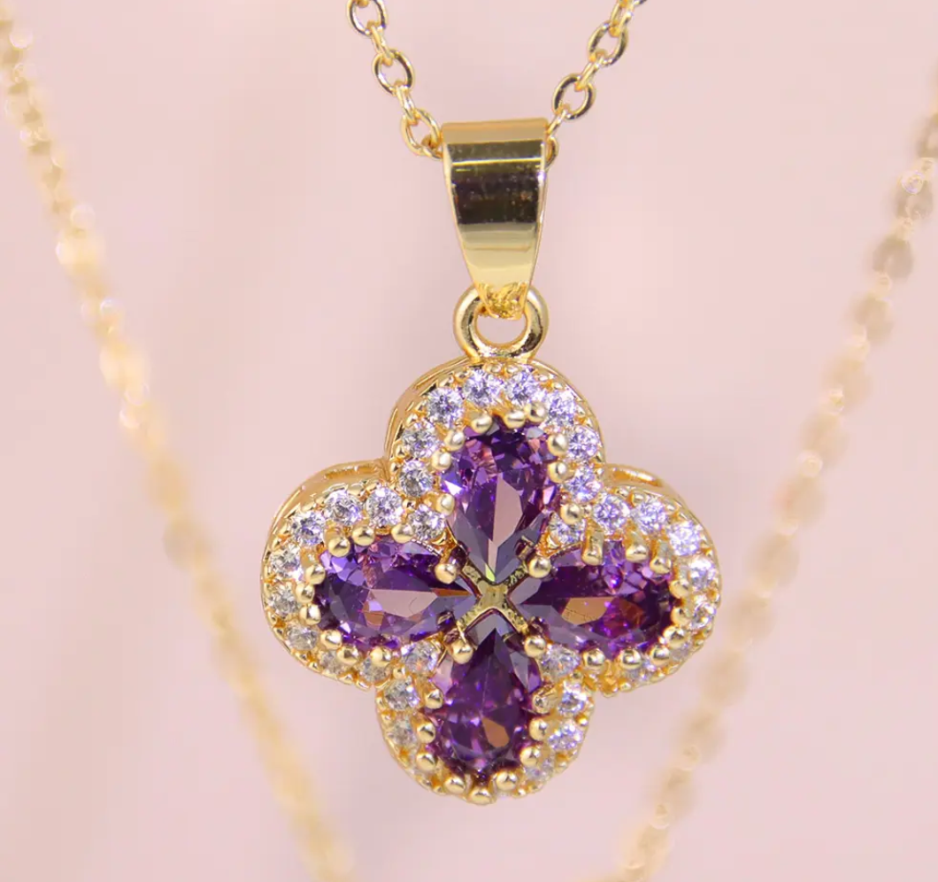 Collier Trèfle en Plaqué Or 14K haute qualité – Élégance et Chance à Porter